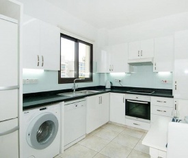 Beautiful 2 bedroom Apartment at premium location.
