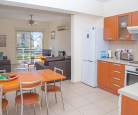 2 BR Cates top floor Peaceful apartment with pool!