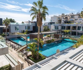 Carmencita Studio B14 with pool & gym