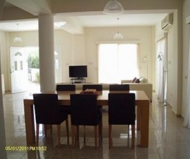3 Bed Villa 10 minutes drive from beautiful beach