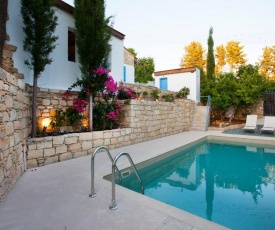 Cecilias Courtyard